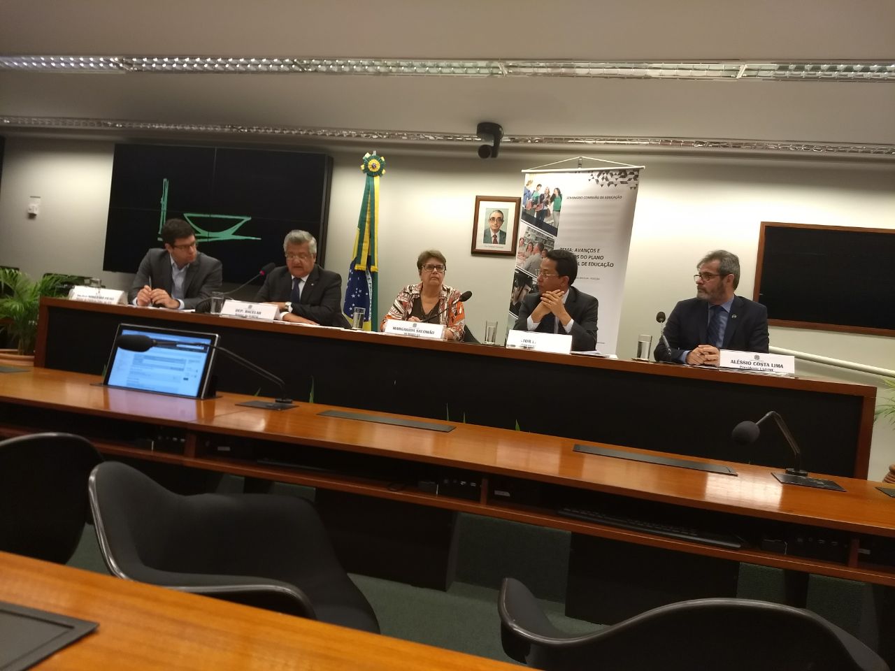 Secret&aacute;ria_de_Educa&ccedil;&atilde;o_de_Ibicara&iacute;_discute_avan&ccedil;os_e_desafios_do_Plano_Nacional_de_Educa&ccedil;&atilde;o_em_Bras&iacute;lia_3.jpeg