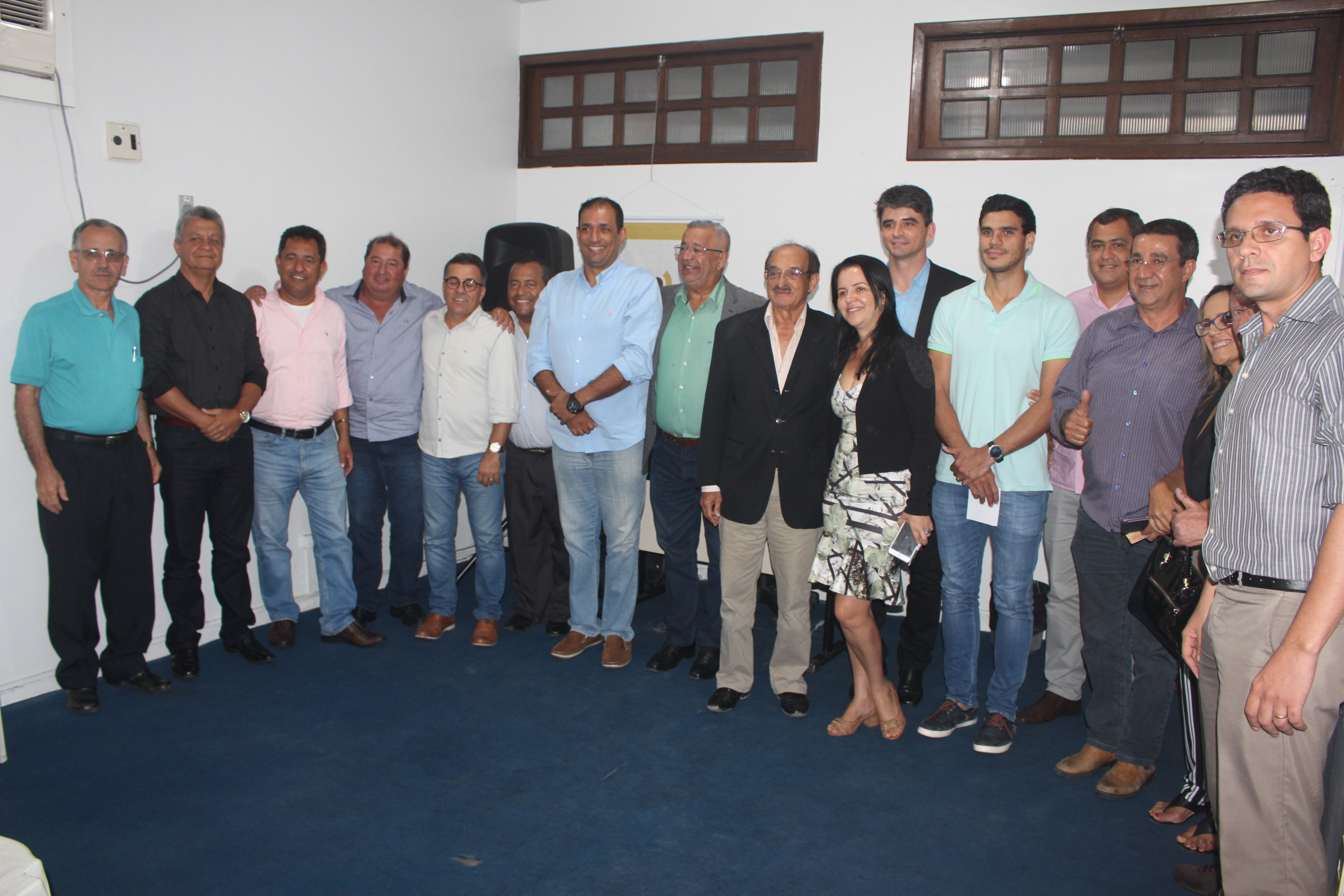 Prefeitos, vice-prefeito e representantes dos municípios do interior da Bahia.JPG