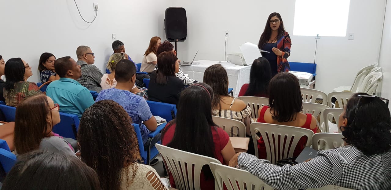 Secretária de Educação de Firmino Alves, Andréa Moraes coordenou a reunião do Forsec.jpeg