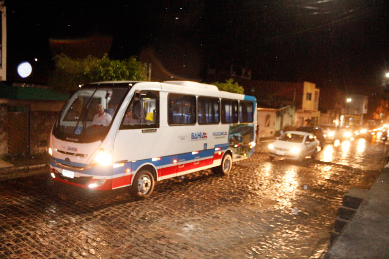 O-micro-ônibus-desfilou-em-carreata-pelas-ruas-de-Ubaitaba2222.jpg