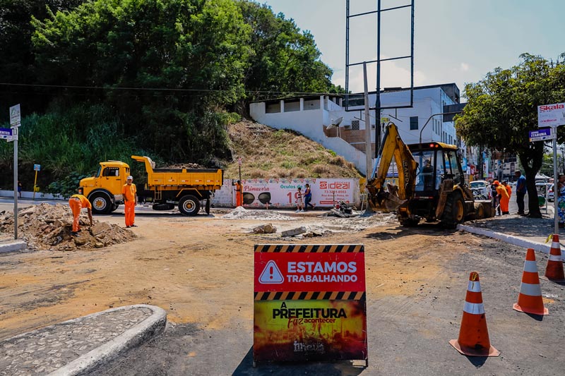 Drenagem na Rotatória da Rua Tiradentes. Foto - Rodrigo Macedo-7.jpg