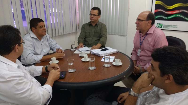 Lenildo esteve em reunião com técnicos da Coordenação de Desenvolvimento Agrário na SDR